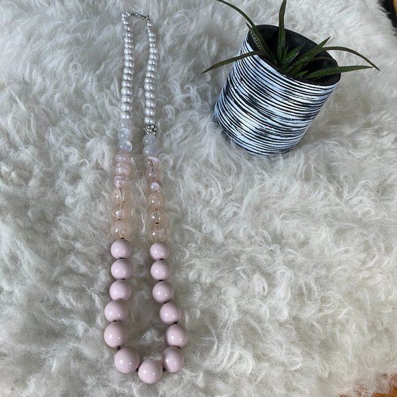 Jewelry - Gorgeous! Pink, pearl and white beaded necklace!